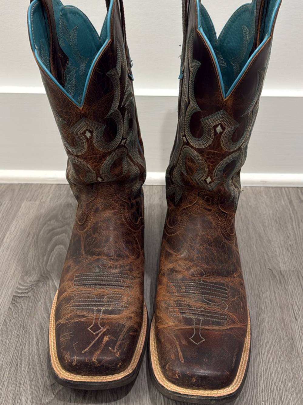 Ariat Brown Leather women’s Cowboy Boots with Turquoise Accents - Picture 2 of 9